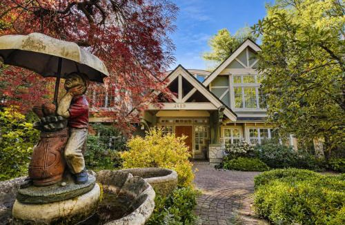 Shaughnessy Villa | Luxury 7BR 8BA West Side Villa with Garden & Pond 5 Min to Downtown