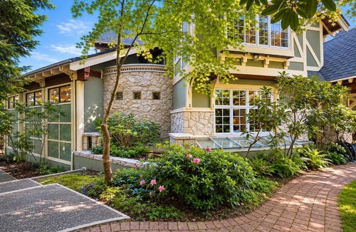 Shaughnessy Villa | Luxury 7BR 8BA West Side Villa with Garden & Pond 5 Min to Downtown