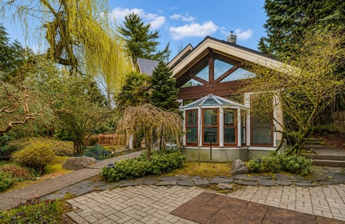 Shaughnessy Villa | Luxury 7BR 8BA West Side Villa with Garden & Pond 5 Min to Downtown
