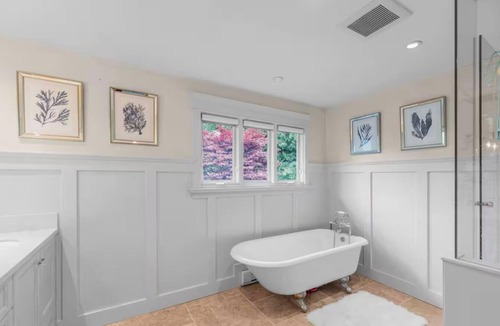 Hollyburn House | Luxury Accommodation in West Van