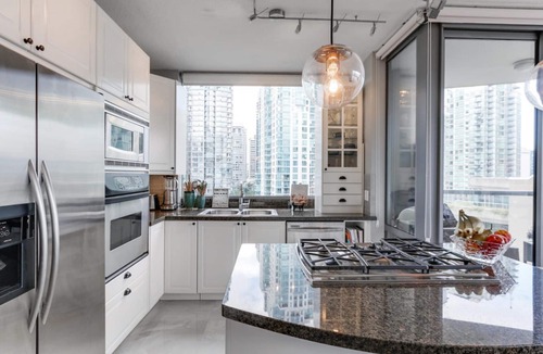Coal Harbour Condo | Luxury Coal Harbour 2 bed 2 bath w/Stunning Views