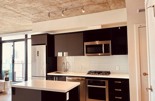 Connaught Condo | Luxury Condo | Pool | Gym | Views | Free Parking | Steps to DT Dining | Walk All