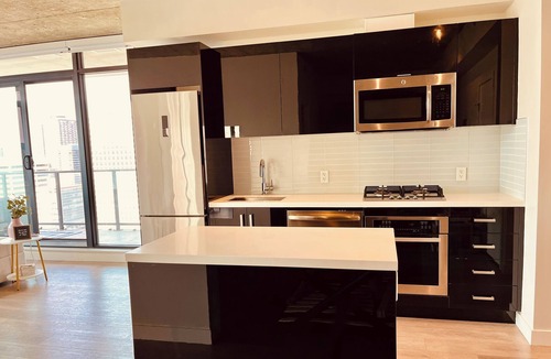 Connaught Condo | Luxury Condo | Pool | Gym | Views | Free Parking | Steps to DT Dining | Walk All
