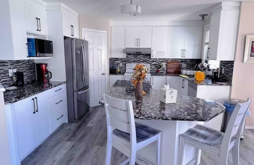 Arbour Lake Villa | Luxury cozy bedroom private bath,in large house Calgary-UC,LRT, SAIT