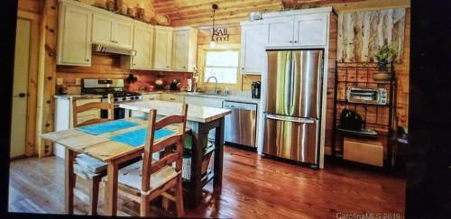 Rutherfordton Ski Chalet | luxury Dear Tryon Cabin by TIEC in Green River Highlands