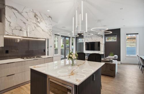Davie Village House | Luxury Downtown Vancouver Home Near Sunset Beach with Parking