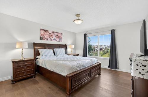 Panorama Hills House | Luxury Home with 5 BR, 9 Beds, 4BA, sleep 12, AC, Crib
