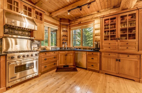 Panorama Cabin | Luxury Log Chalet | Pool + Private HotTub | Ski In/Out | Overlooking Greywolf GC