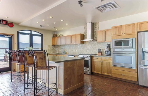 Central Okanagan Villa | Luxury Okanagan Mansion - Weddings, Retreats & Family Gatherings