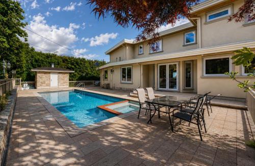 West Vancouver Villa | Luxury Pool Villa with City Views in West Vancouver