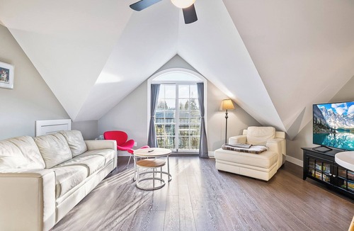 Northwest Calgary Apartment | Luxury private 1 BR loft, next to the river and pathways, amazing quiet location