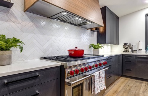 Whistler House | Luxury retreat for multifamily getaways & corporate events, 5 mins from village!
