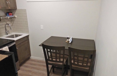 Southeast Calgary House | Luxury Single Suite with a closet, ensuite bathroom&laundry&dining space&kitchen