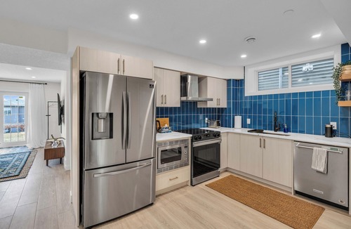 Calgary House | Luxury Suite: King Bed, Workspace, Huge Lawn & Epic Sunset