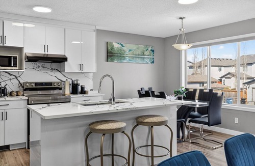 Airdrie House | Luxury Urban Oasis in Prime Location
