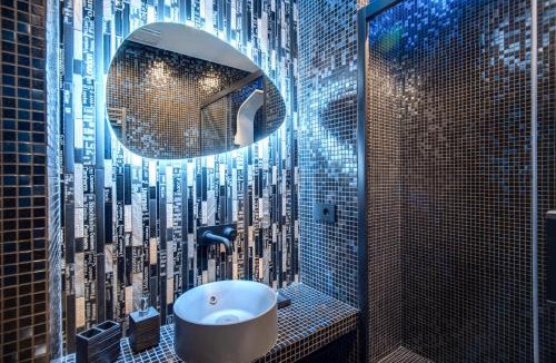 Cinecitta Apartment | Luxury Wellness SPA Apartment with Jacuzzi & free parking