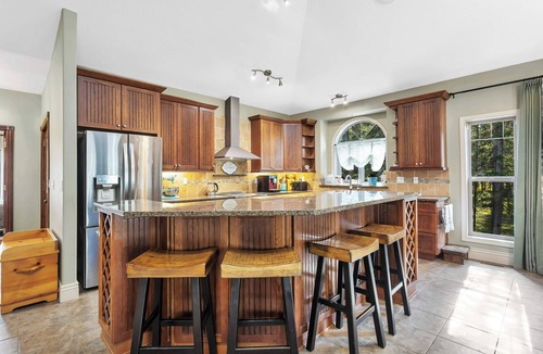 Markerville Villa | Luxury "west country" cottage retreat the woods