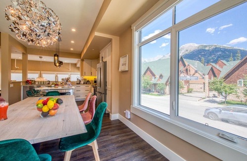 Canmore Condo | ⭐Macaron by Samsara Resort|Private Hot Tub|Private Entry|Panorama Top View|4B+5BH (BL# RES-10673)