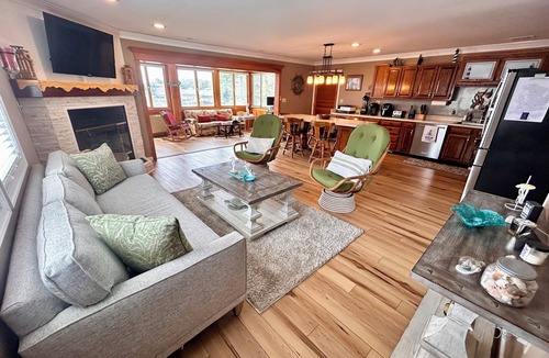 Colington Harbour House | MadHouse - Canal Front, Dock, Pool, TikiBar & PickleBall