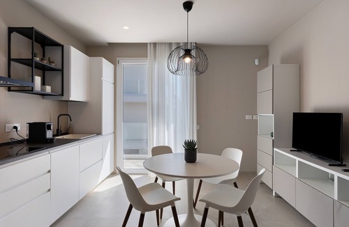 Santa Flavia Apartment | 'Maestrale' Apartment with Balcony, Wi-Fi and Air Conditioning