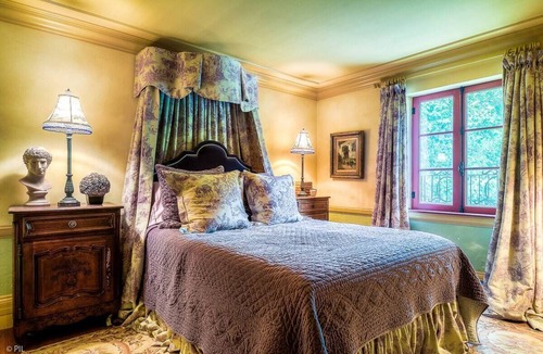 St-Adolphe-d'Howard Villa | Magnificent Italian inspired Ste-Marie lake villa