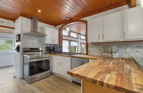 East Hill House | Main House - Spacious Modern Retreat w/Wood Accents - Sleeps 12