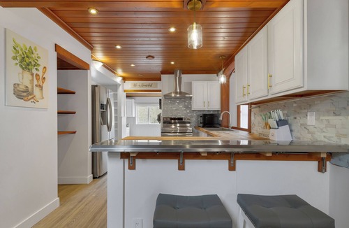 East Hill House | Main House - Spacious Modern Retreat w/Wood Accents - Sleeps 12