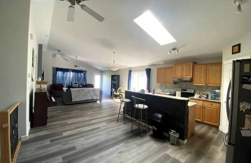 Calgary House | Main Level private Bathroom FREE Breakfst Airp7min