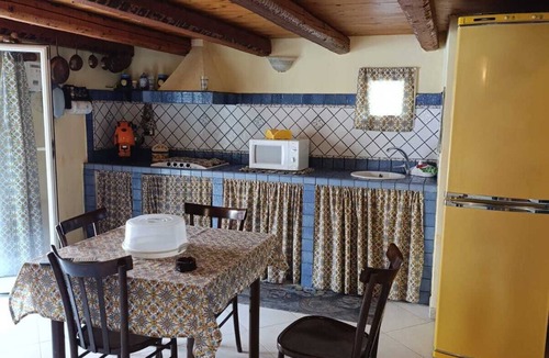 Palermo Apartment | Maison al-Aziz. Charming 1-bedroom apartment in amazing Palermo with WiFi, AC