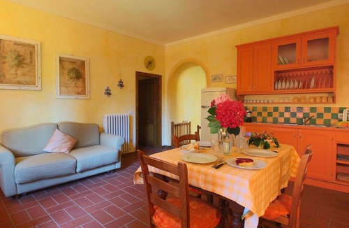Loro Ciuffenna House | Majestic Farmhouse with Pool