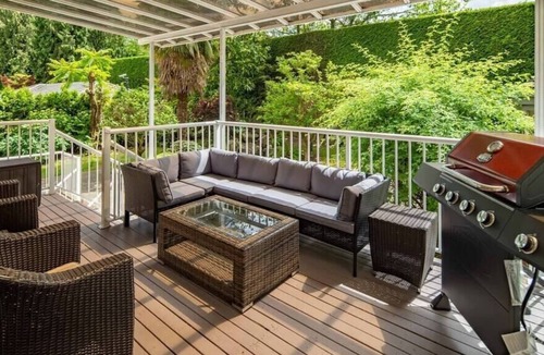 Kerrisdale Villa | Mansion w/Modern GardenandGame Room near Maple Grove