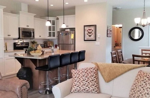 Osoyoos House | Marigold Cottage by the pools #120