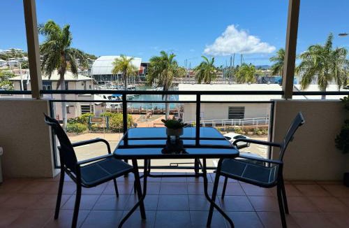 South Townsville Apartment | Marina View Apartment - Steps away from CBD, Ferry & Stadium