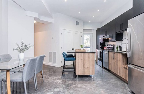 Plateau Mont Royal Apartment | Massive 3 bedroom apartment in the heart of Le Plateau by Denstays