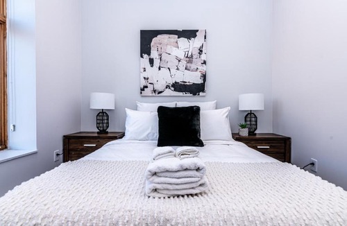 Plateau Mont Royal Apartment | Massive 3 bedroom apartment in the hearth of Le Plateau by DenStays