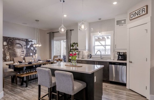 Halifax House | ☆ MASSIVE Duplex ☆ Luxury 3 Bedroom ☆