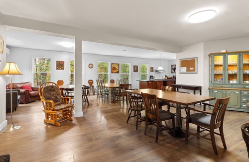 Stanstead House | Massive Group Chalet w/Spa, fireplace, 10 Bedrooms – Up to 48 Guests