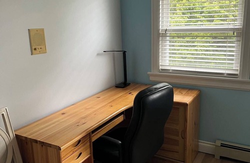 Richmond House | Master bedroom, with king bed, walk in closet, ensuite bath, microwave & fridge