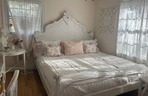 Jackson House | Master Week/Quiet Street/Private Backyard Retreat/20 min to golf course