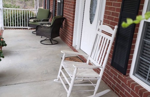Harlem House | Masters golf tournament guests! Enjoy a quiet rest after walking the course.