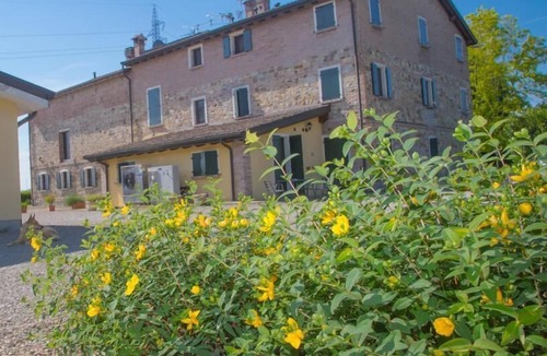 Scandiano Apartment | Melissa apartment, with exposed stone walls, inside a farmhouse