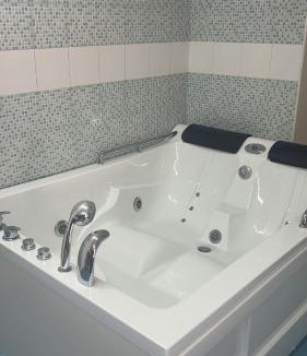 Latina Lido Hotel | Meson Feliz