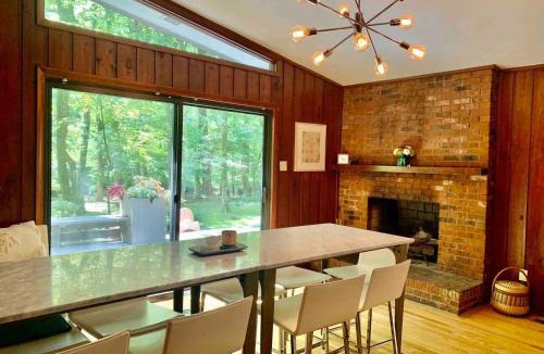 Chapel Hill House | Mid-Century Gem Creekside King Beds Near UNC