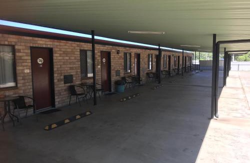 Miles Hotel | Miles Outback Motel
