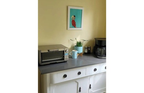 Richmond Hill Apartment | Mill Pond Studio Retreat | Bright Above-Ground Garden Suite
