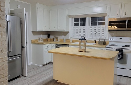 Erwin Cottage | MilltownSassy is located in Erwin,NC near interstates 95&40. 7mi from Campbell