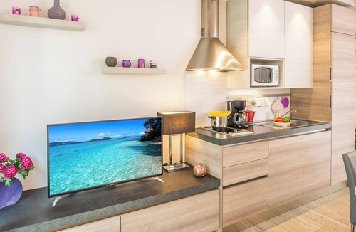 Bardolino Apartment | Millyholidays It Lillà Vacation Rental - Downtown - Nearby Beach - Private Garden - Spa Pool