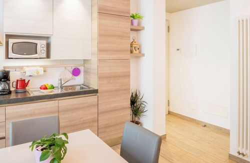 Bardolino Apartment | Millyholidays It Lillà Vacation Rental - Downtown - Nearby Beach - Private Garden - Spa Pool