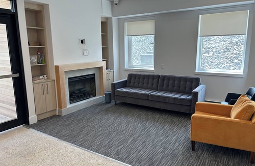 Saint John Apartment | Modern 1–BR Apartment near St. Joseph’s Hospital, Uptown, GYM, AC & Parking