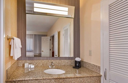 University Place Hotel | Modern 1 BR Suite Comfort Near Pavilion Pet-Friendly, Gym